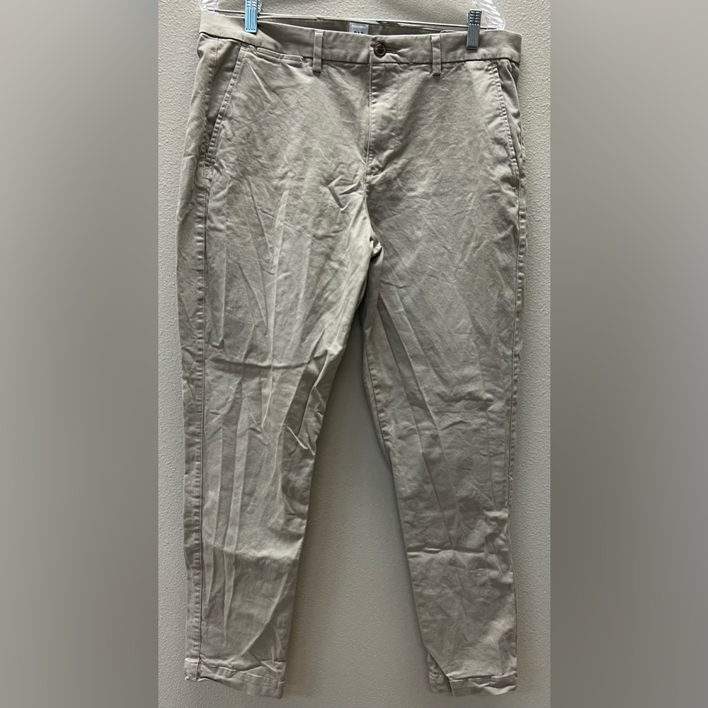 GAP - 34x32 - Excellent Condition Men's Khaki Beige Chino Pants